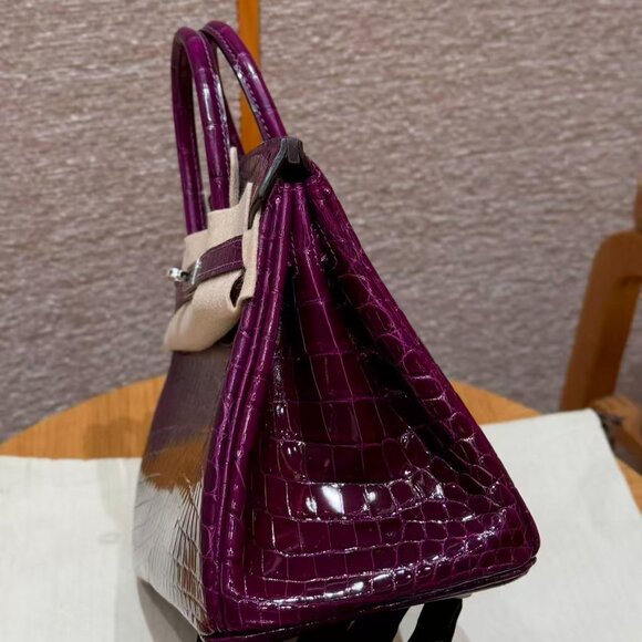 Classic Hermes Bag: A Stylish and Versatile Choice for Elegance - Picture 4 of 6